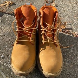 Timberland Nubuck Treadlight juniors size 7